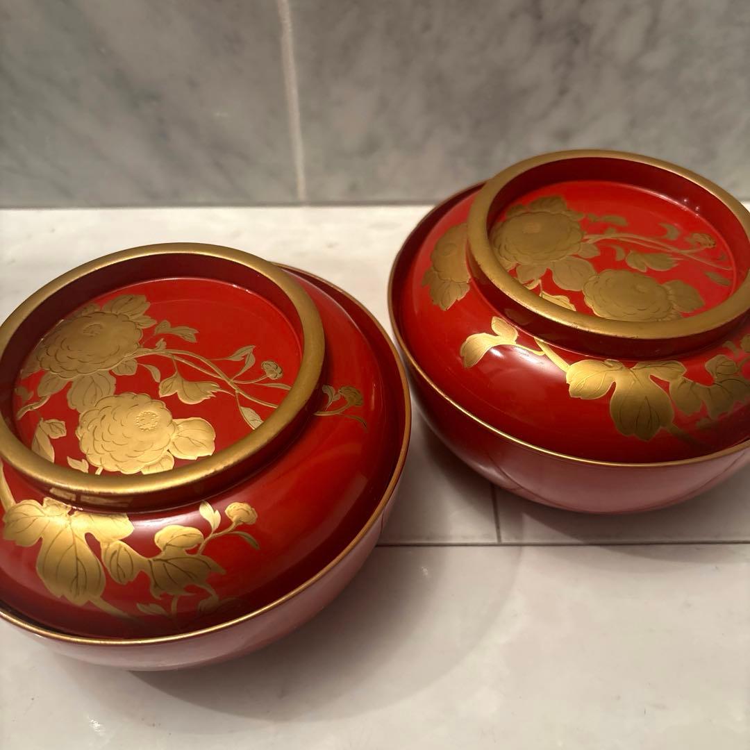 金彩がふんだんに使われたお花と蝶々が芸術的で絢爛豪華な木製輪島お椀2客