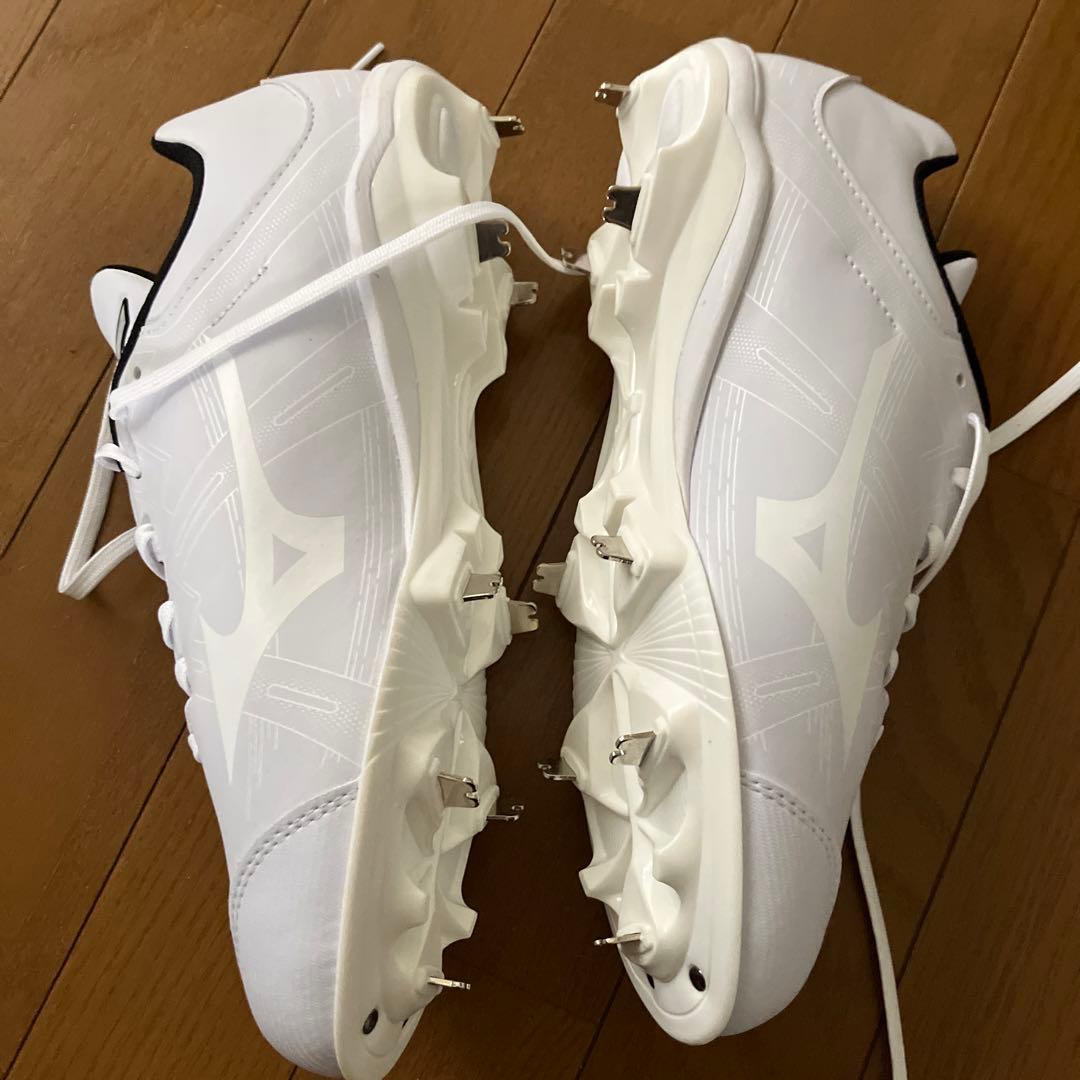 新品‼︎ 未使用金属スパイク 白ミズノ 野球試合に最適、基準対応、定価11000円
