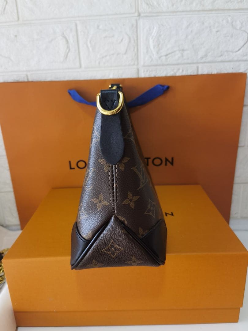 モノグラムショルダーバッグ