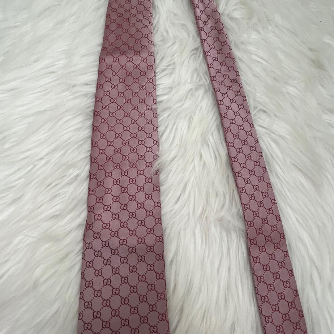 極美品✨グッチ　 GUCCI 　ネクタイ　シルク100％　ピンク　GG柄