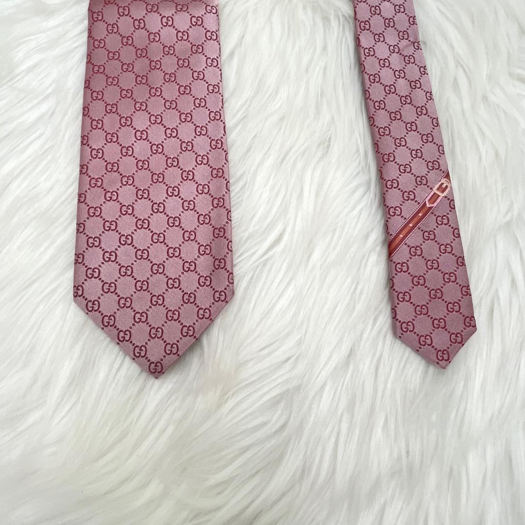 極美品✨グッチ　 GUCCI 　ネクタイ　シルク100％　ピンク　GG柄