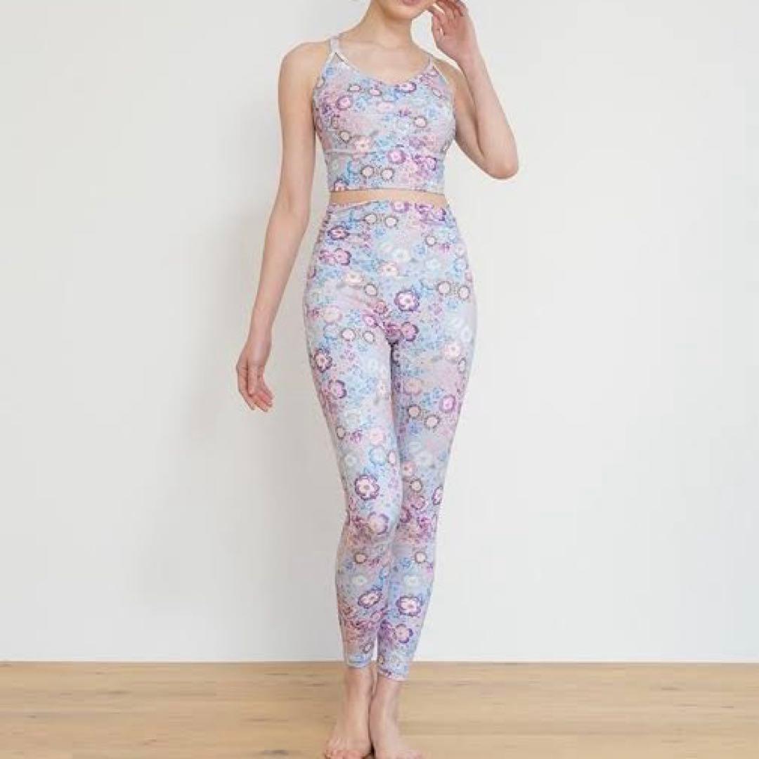 美品 SUKALA スカーラ エンブロイダリープリント ブラトップ&レギンス M