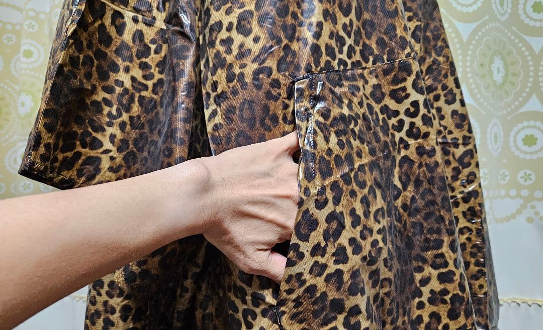 【新品】& ellecy アンドエルシー ゴールド レオパード ポンチョ