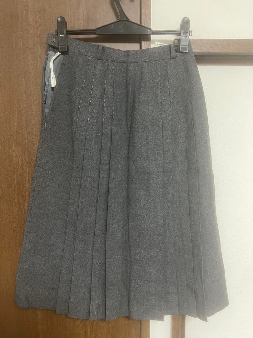 Burberryウール製グレーシングルブレストジャケット　スカートセット