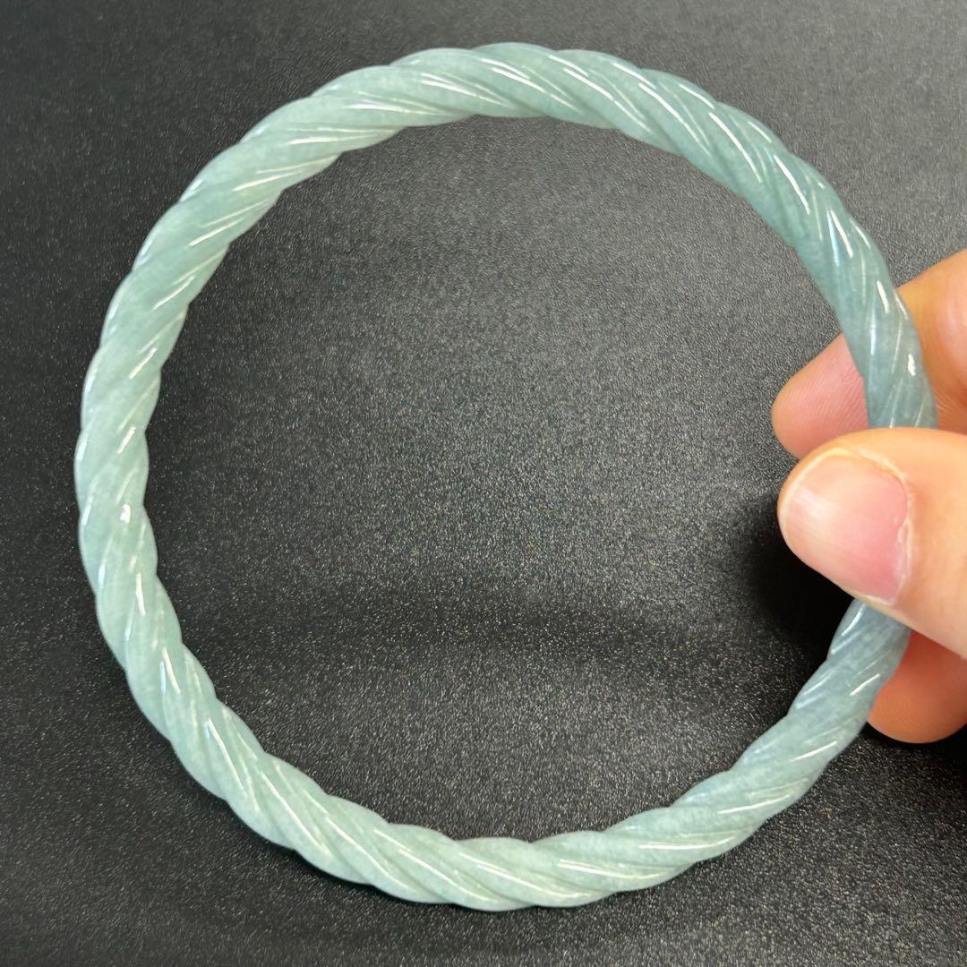 本翡翠ブレスレット　バングル　グァテマラ産　ねじねじ　みずみずしい　高品質