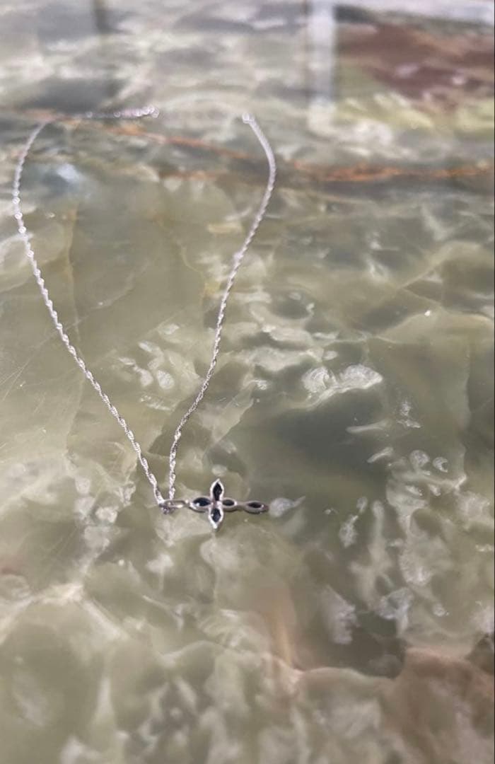 14kホワイトゴールド サファイア クロスネックレス