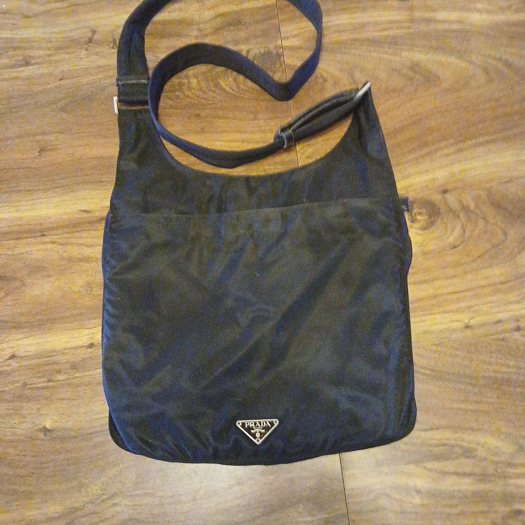 プラダ　ショルダーバッグ