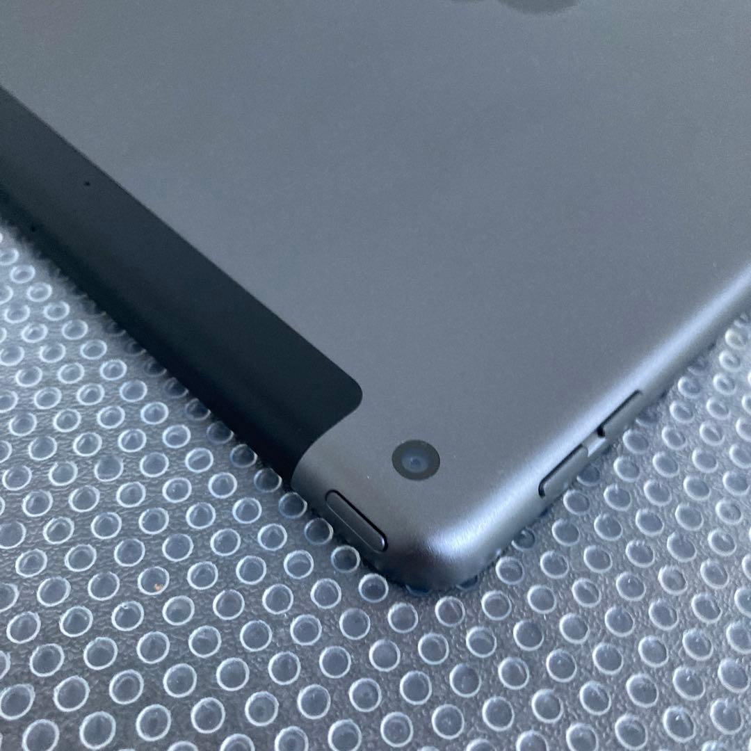 3787 電池最良好☆外観比較的美品☆iPad8第8世代32GB SIMフリー☆