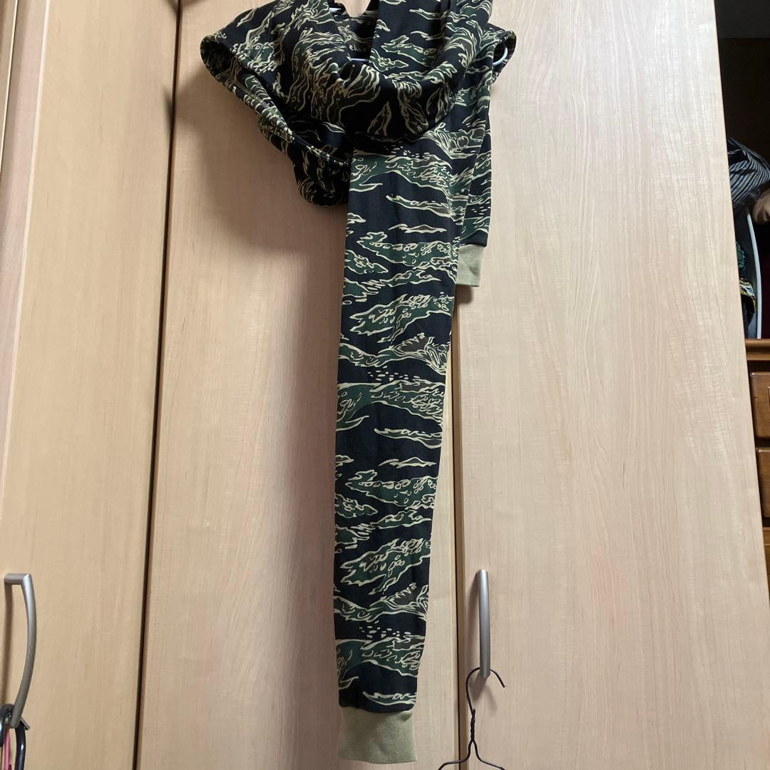 PHENOMENON/フェノメノン　フーディマフラー　タイガーカモ