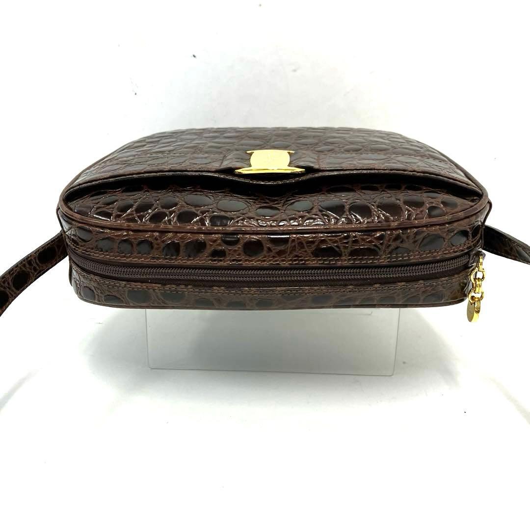 大人気☆フェラガモ☆ショルダーバッグ☆ヴァラリボン☆クロコ型押し☆革☆ブラウン！