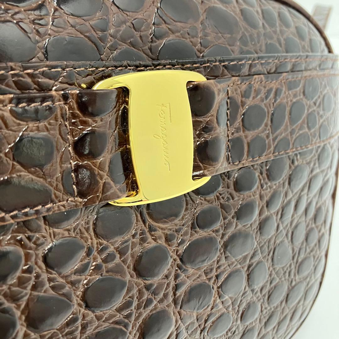 大人気☆フェラガモ☆ショルダーバッグ☆ヴァラリボン☆クロコ型押し☆革☆ブラウン！