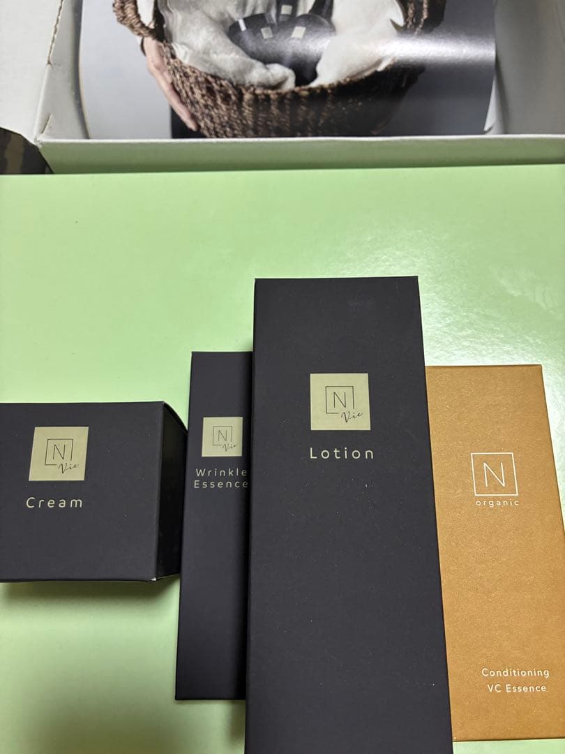 スキンケアセット クリーム・エッセンス・ローション