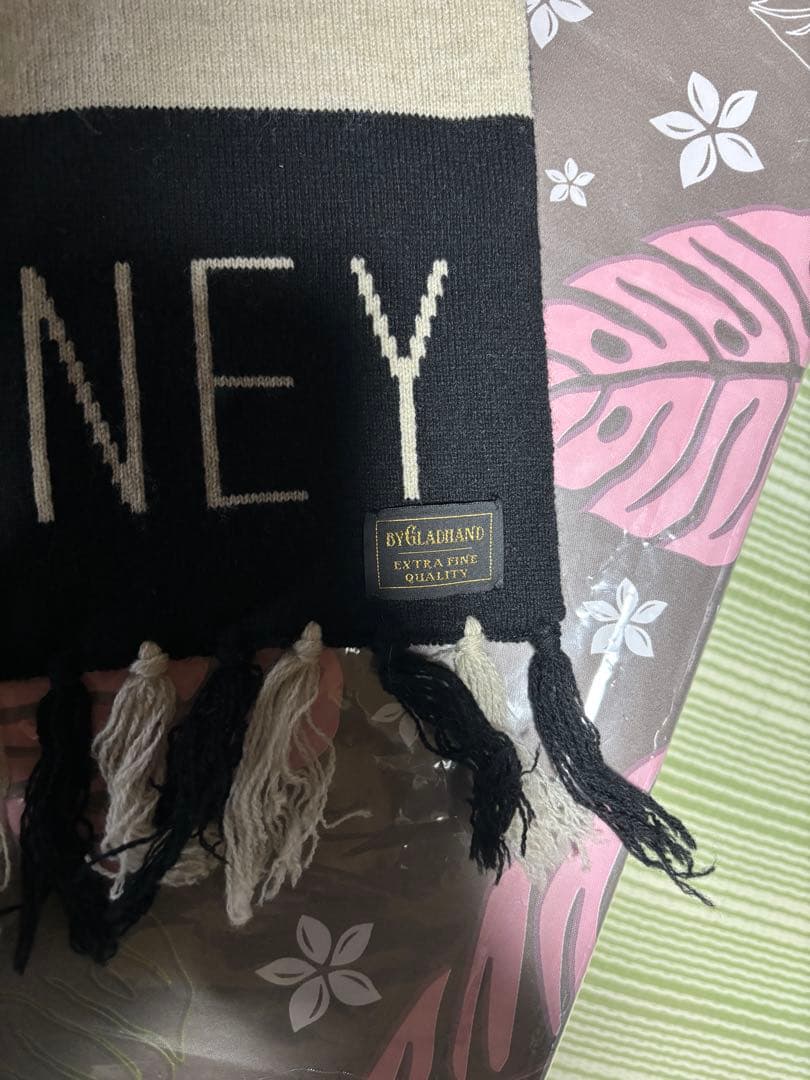 グラッドハンド　マフラー