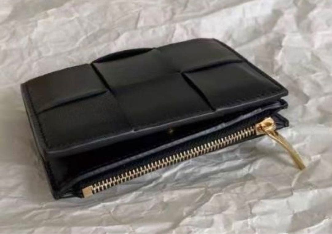 イントレチャート 二つ折りウォレット