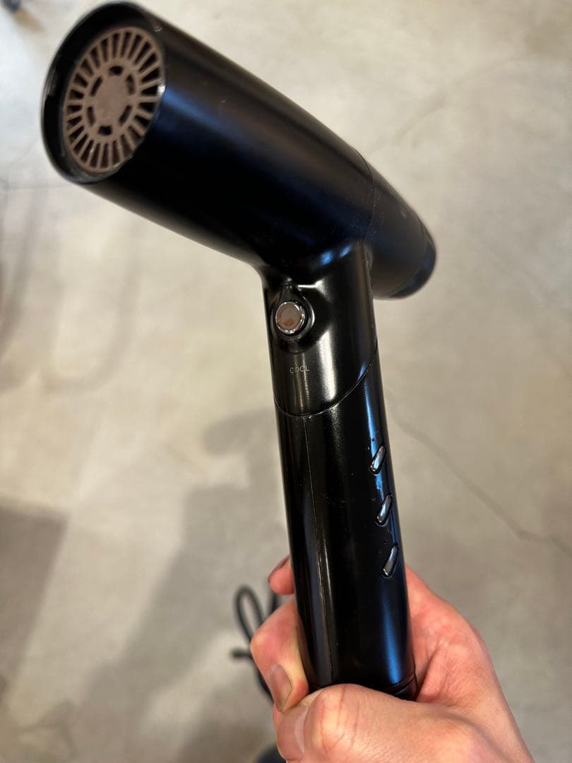 軽くて早く乾く！KINUTO PRO ブラックヘアドライヤー！