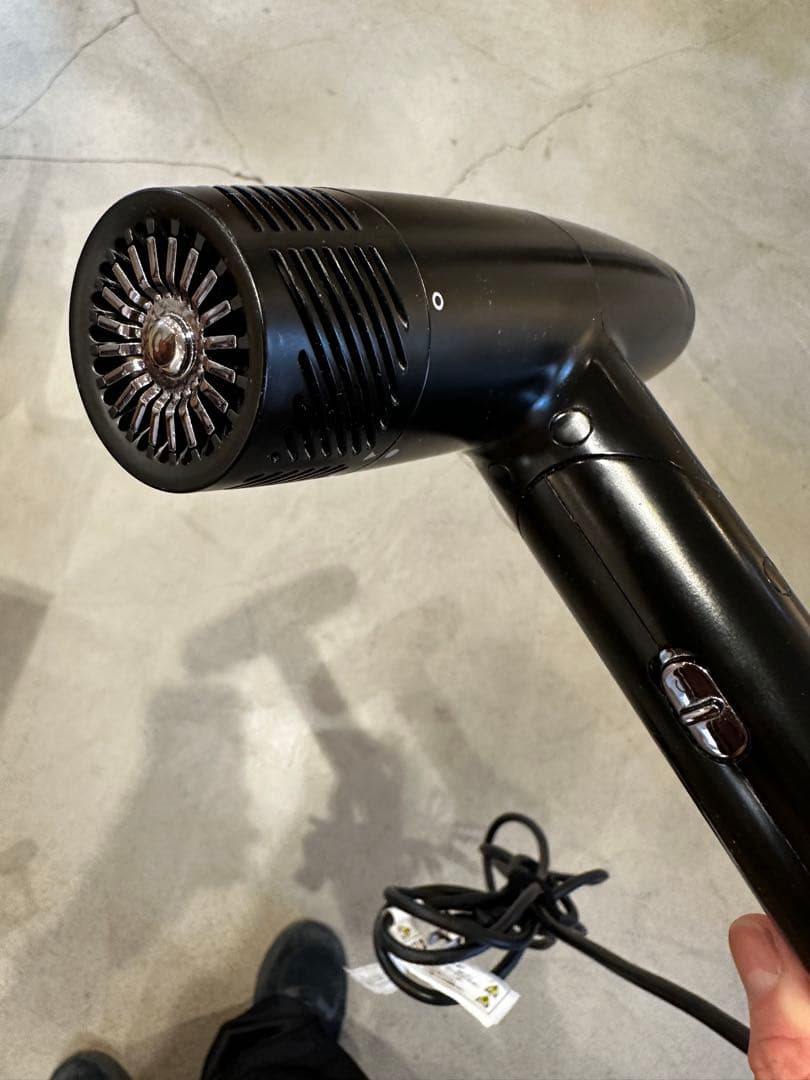 軽くて早く乾く！KINUTO PRO ブラックヘアドライヤー！