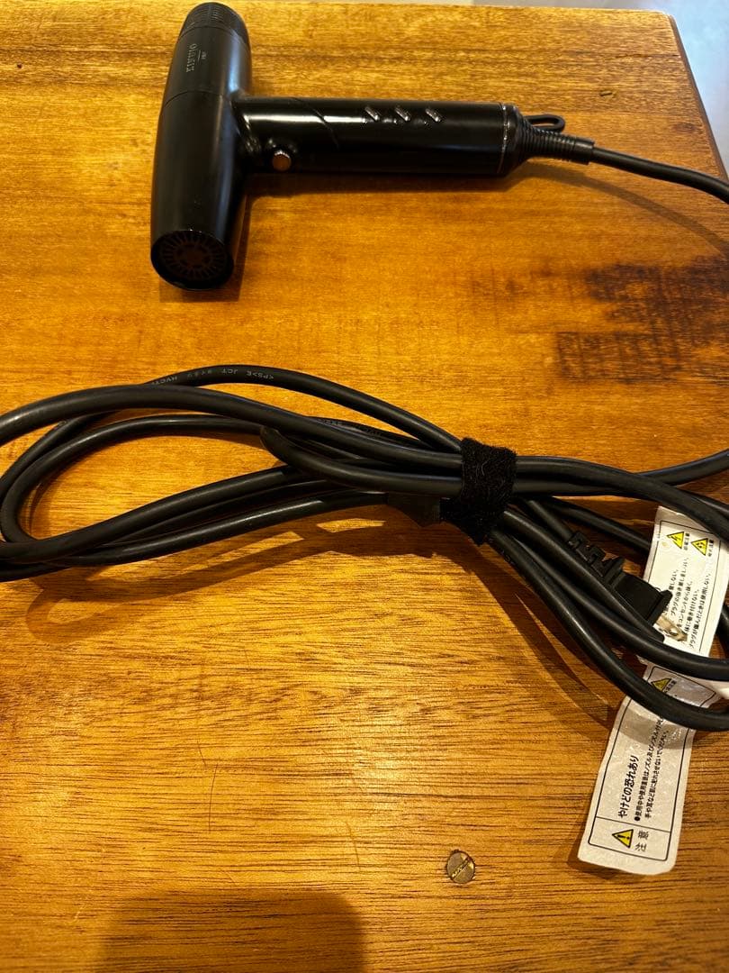 軽くて早く乾く！KINUTO PRO ブラックヘアドライヤー！