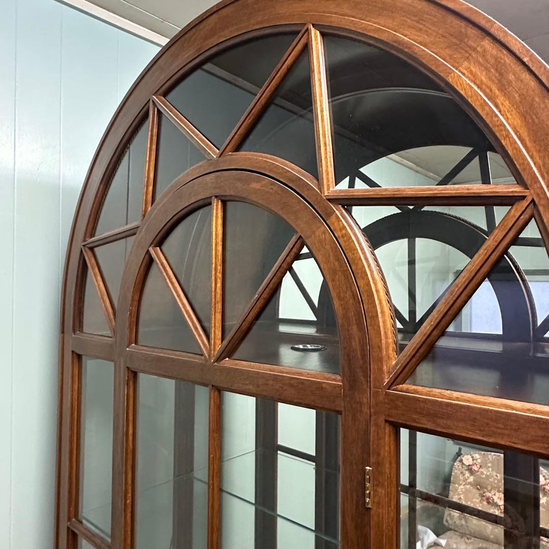 木製アーチ型　アンティーク　ガラスキャビネット