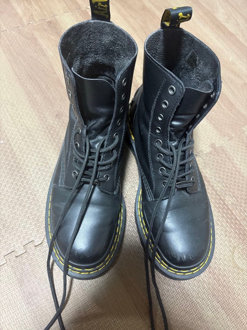 Dr. Martens 　UK8 8ホール