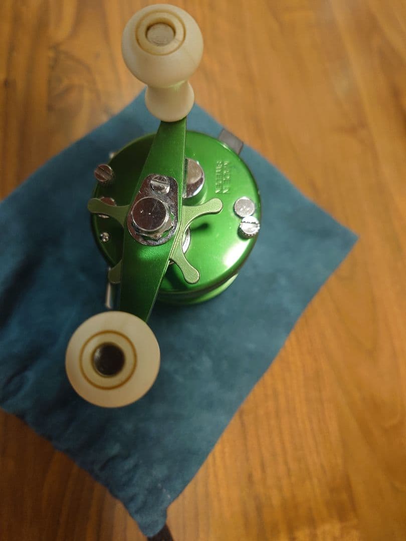 ABU Ambassadeur 2500C ノスタルジアグリーン