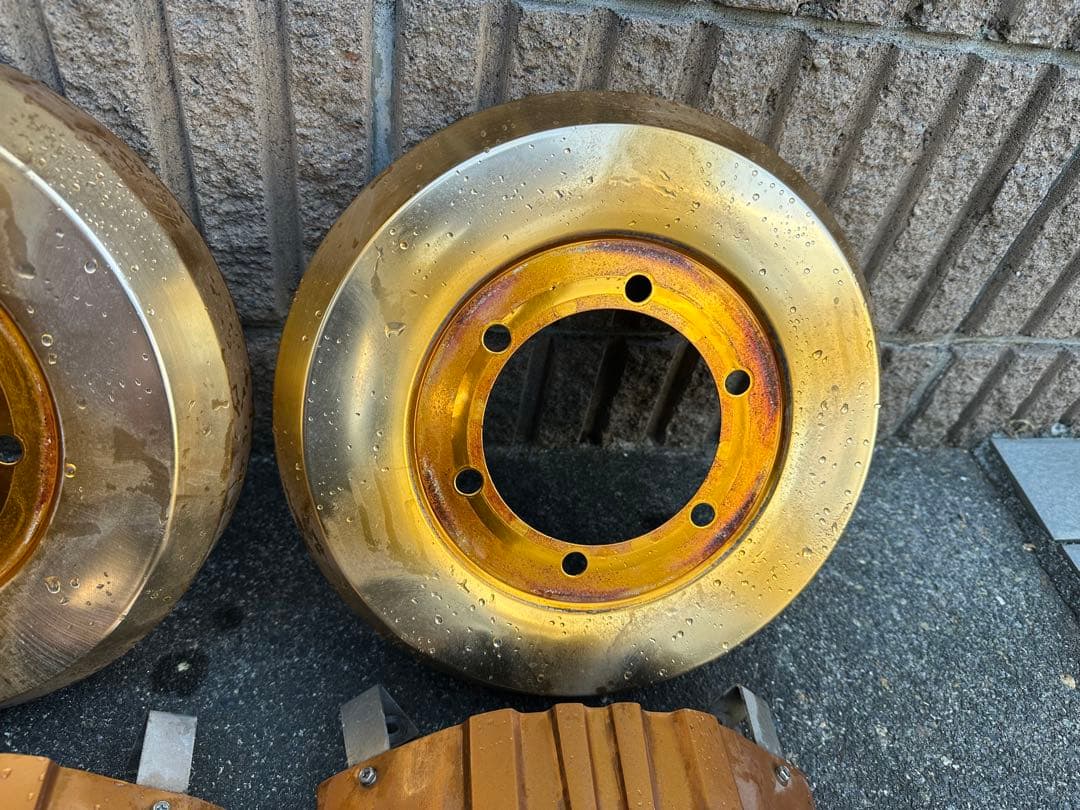 ES 200系ハイエース キャリパーカバーVer.II ゴールド