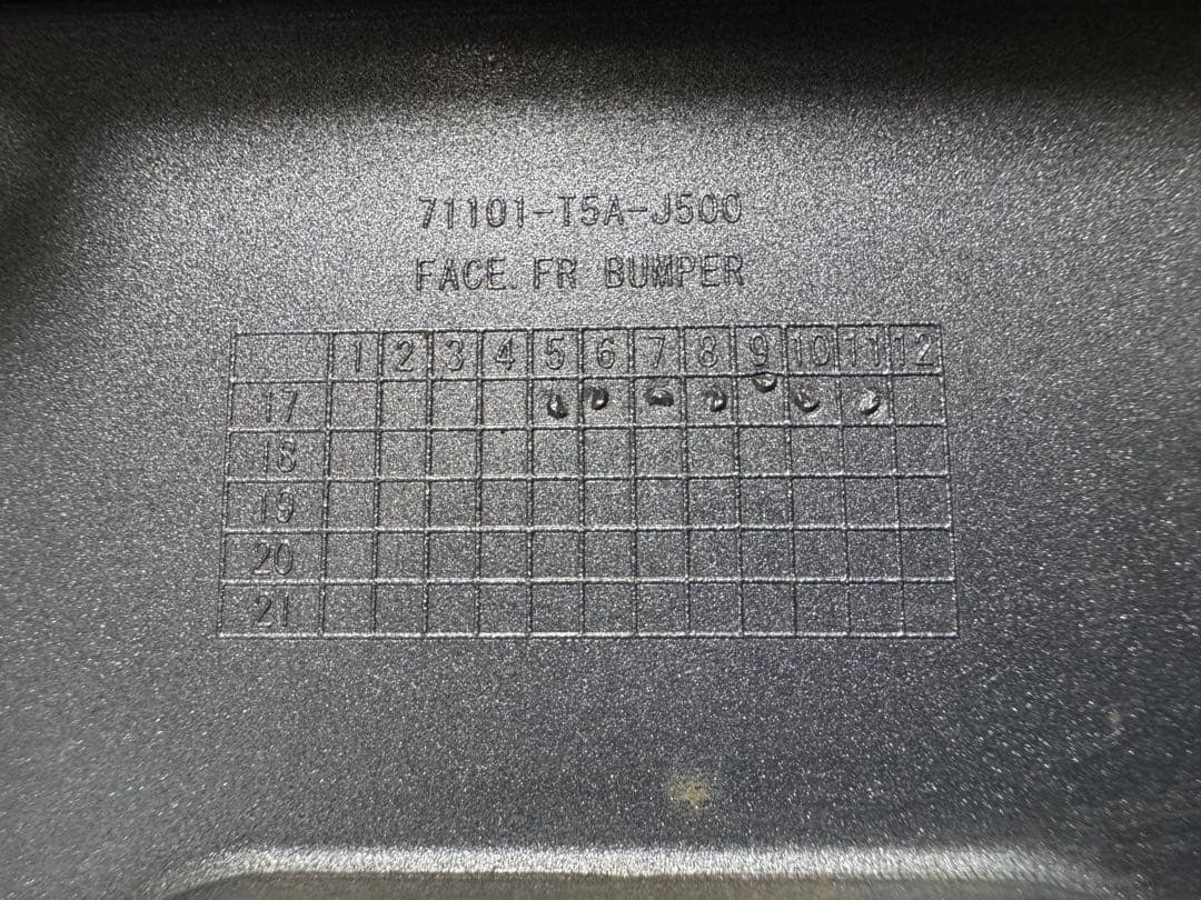 【要補修】ホンダ フィット GK3 純正 フロントバンパー NH830M 中古
