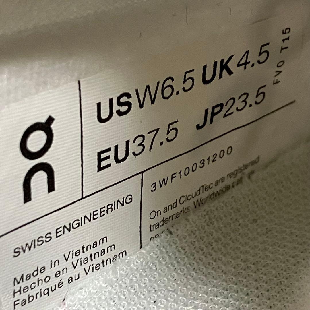 未使用級 on スニーカー Cloud 6 Versa ホワイト 23.5 靴