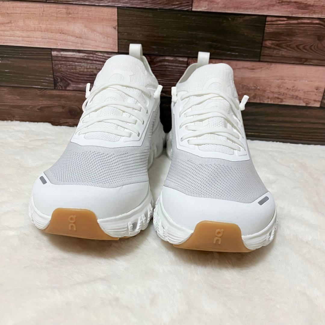 未使用級 on スニーカー Cloud 6 Versa ホワイト 23.5 靴
