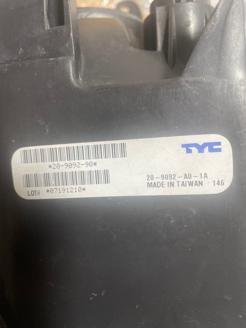 30プリウス(ZVW30) 社外 ヘッドライト 左右セット