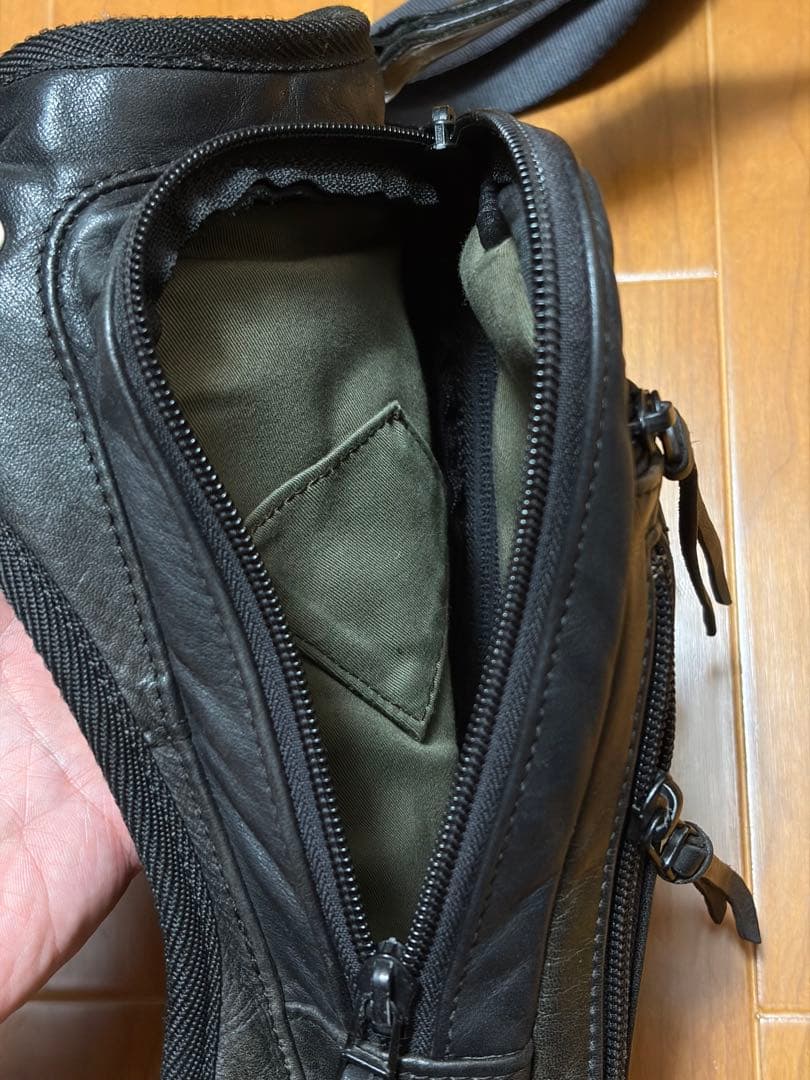 クシタニ　2ウェイレッグバッグ