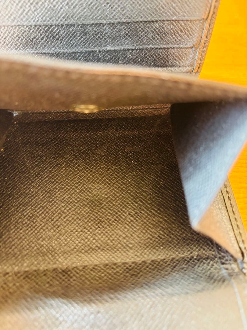 Louis Vuitton タイガ　二つ折り財布 ブラック