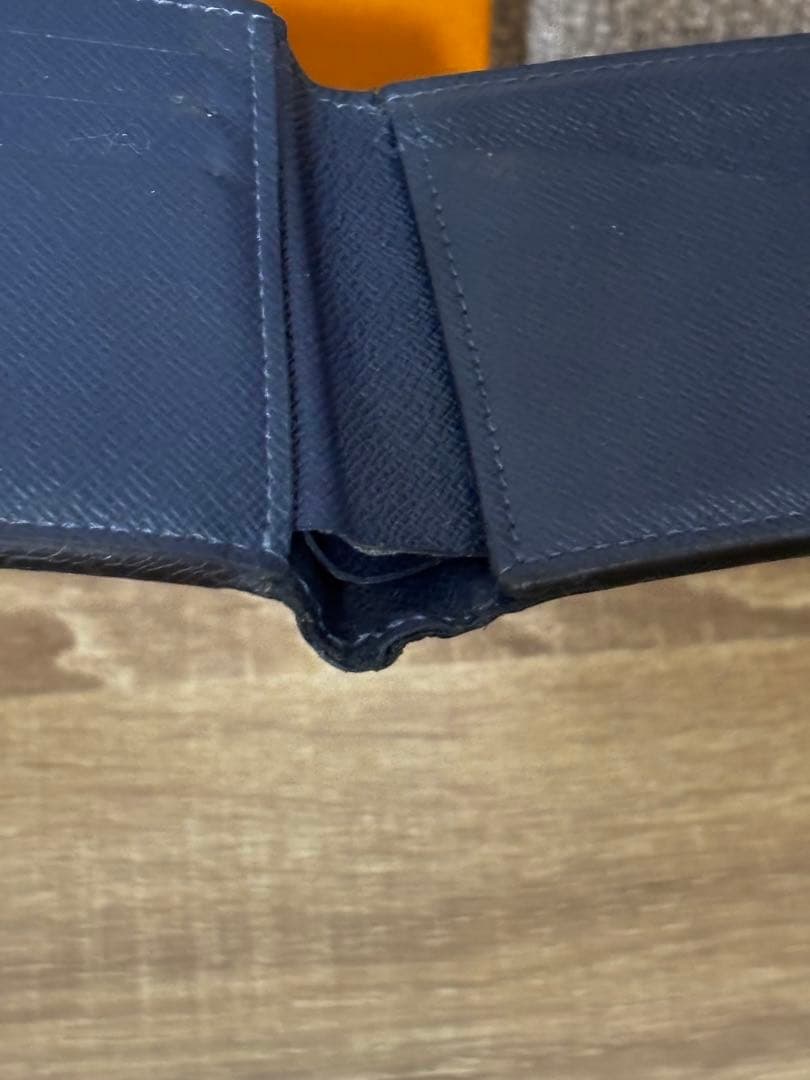 ルイヴィトン エピ LVサークルロゴ 二つ折り財布 ミュルティプル