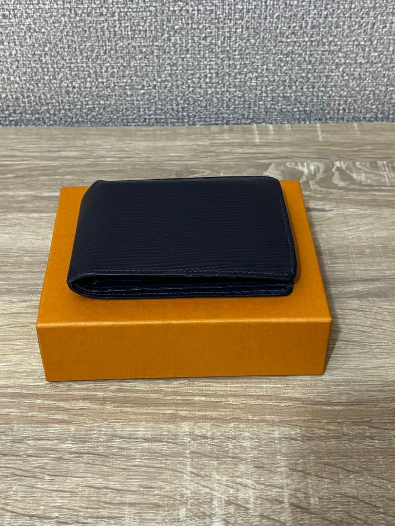 ルイヴィトン エピ LVサークルロゴ 二つ折り財布 ミュルティプル