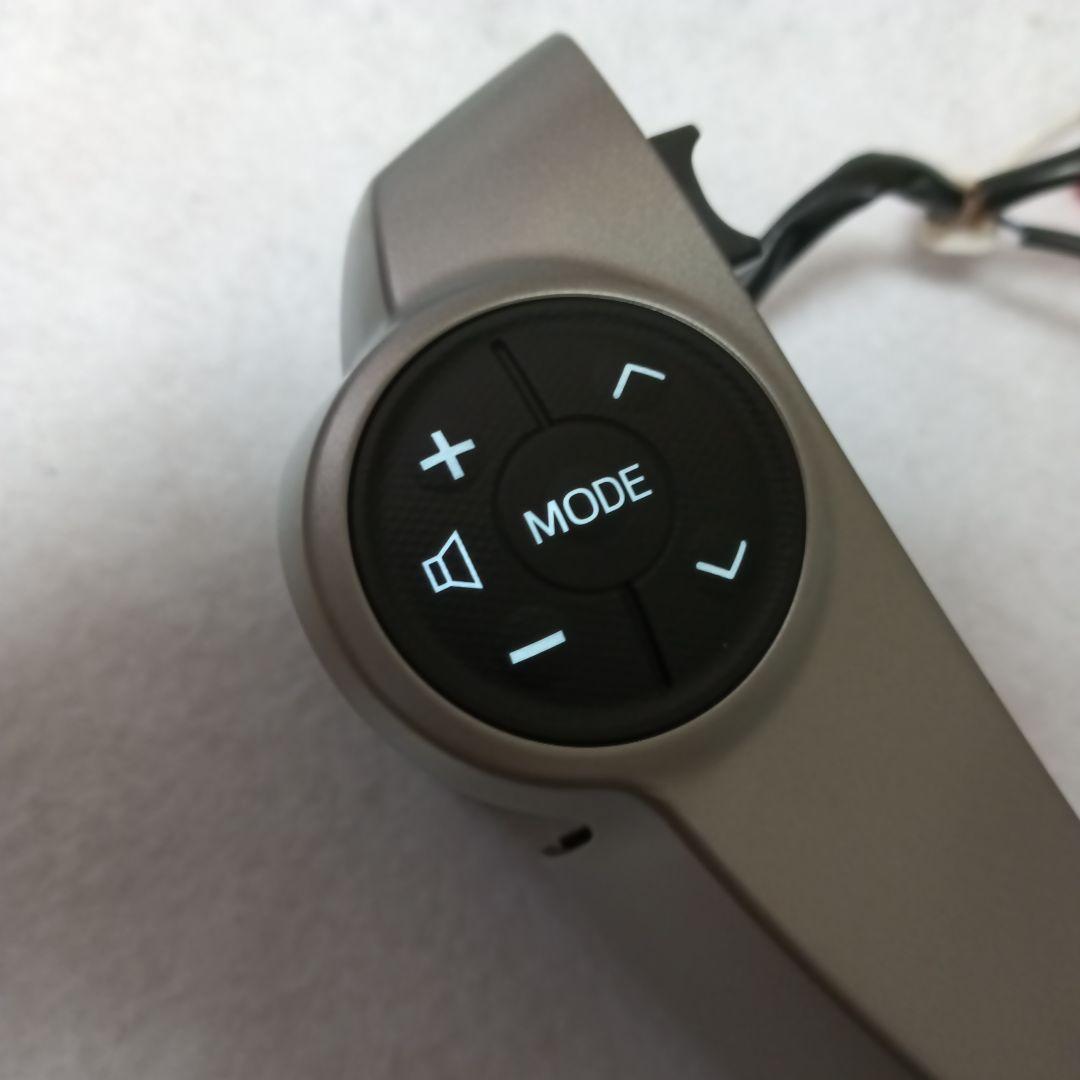 プリウス30 後期　ステアリングスイッチ　LEDホワイト打ち替え済み