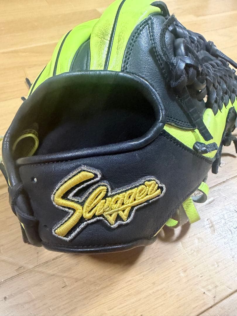 スラッガー 黒/黄緑 グローブ 鳥谷モデル