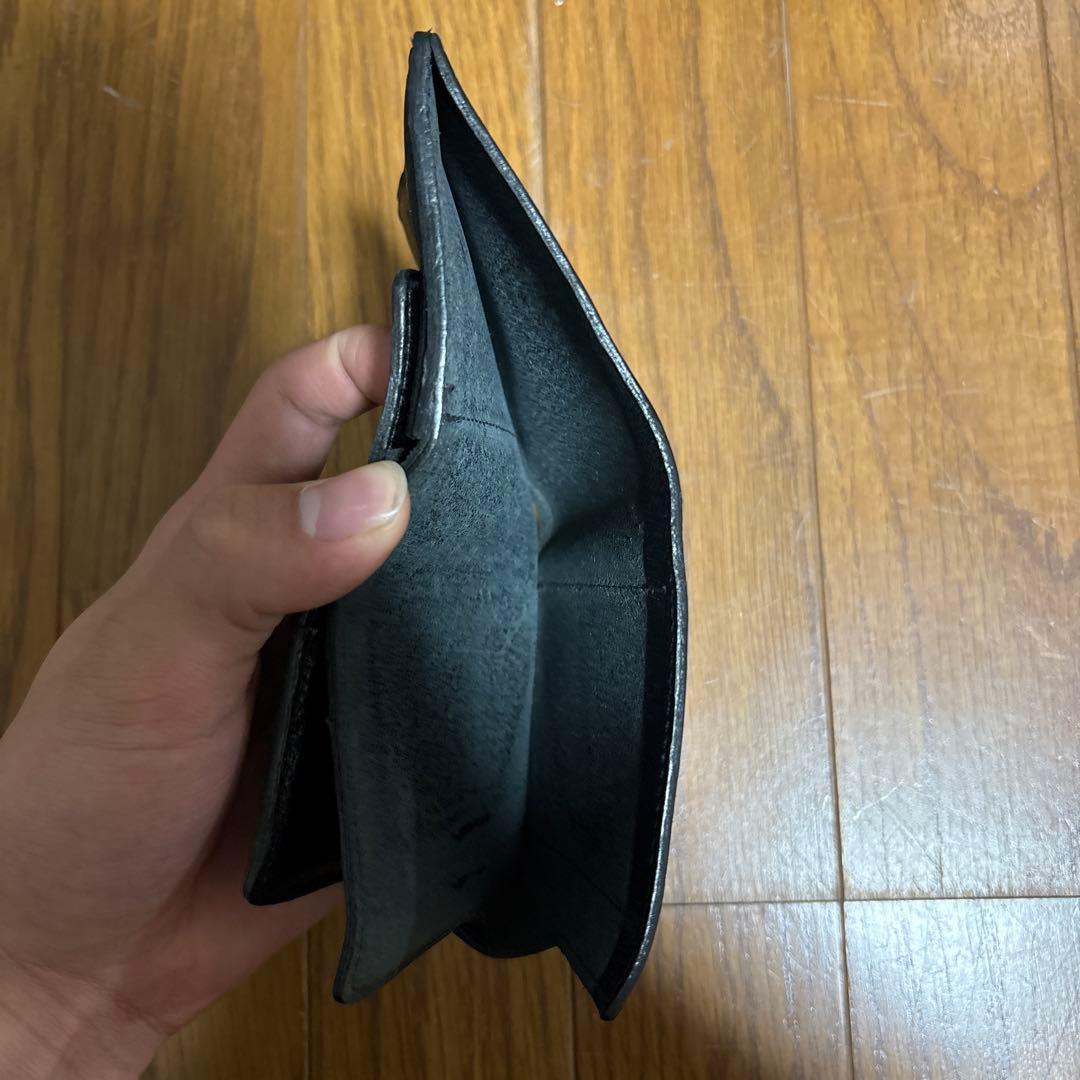 イルビゾンテ 二つ折り財布 黒 レザー 金ボタン 多機能