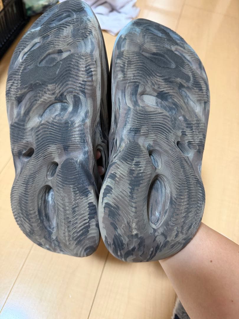 靴 adidas YEEZY Foam Runner \"MX Cinder\"