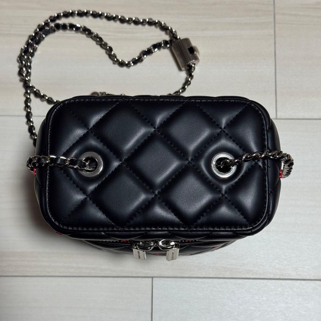 CHARLES & KEITH ネズ キルトハートプリントバッグ