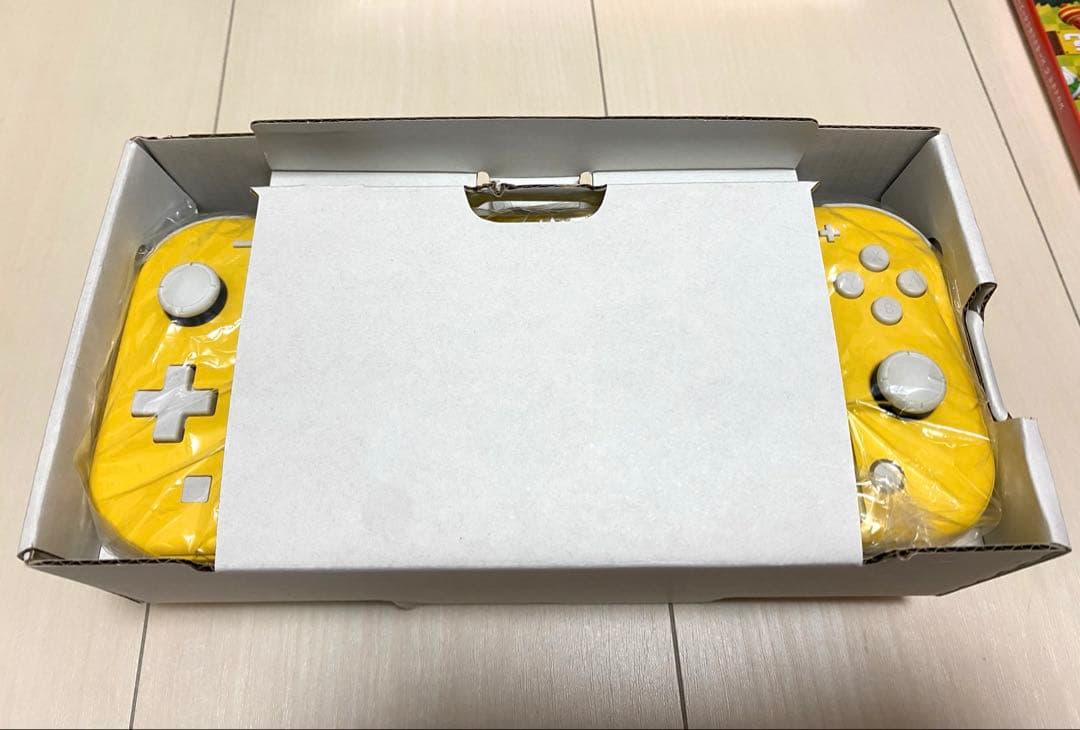 Nintendo Switch Lite イエロー　マリオブラザーズUデラックス