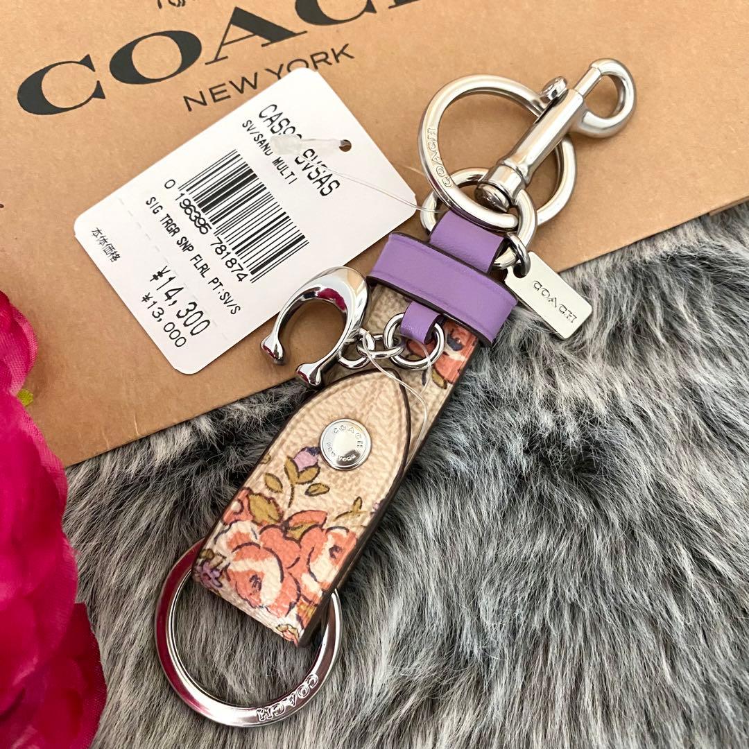 新品☆COACH(コーチ) ホワイト　花柄　トリガースナップ キーホルダー