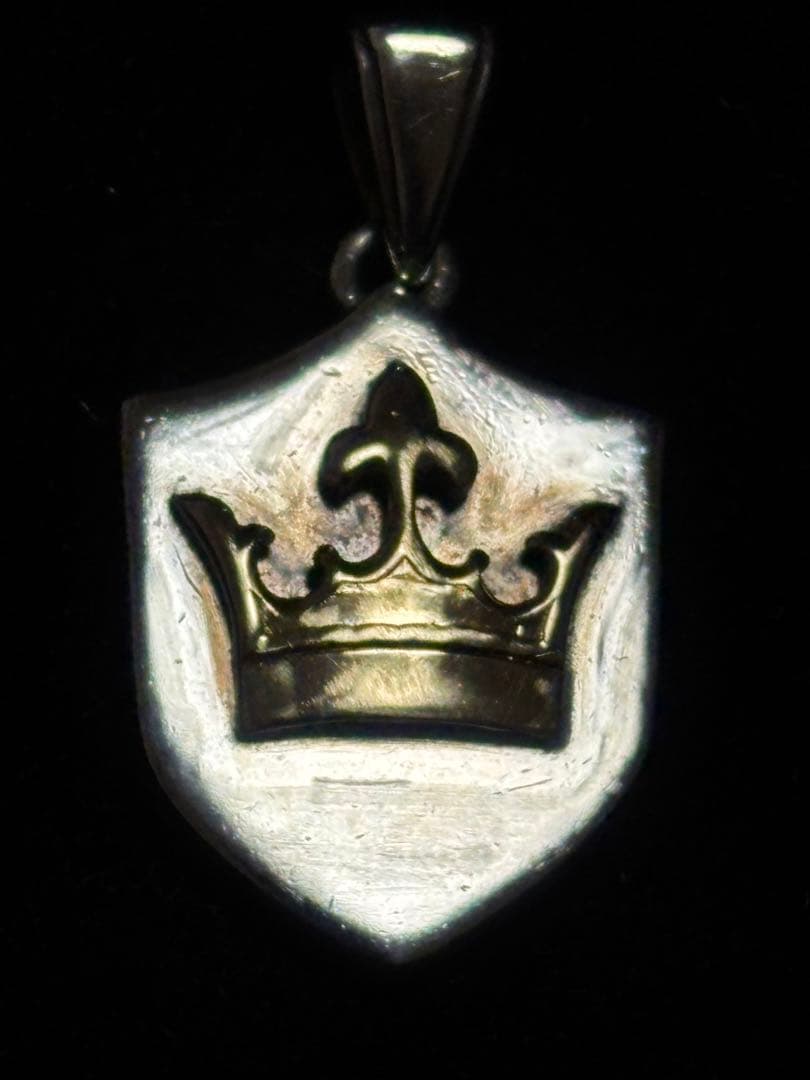 アクセサリー ORDER CHEVRON E CROWN CHARM