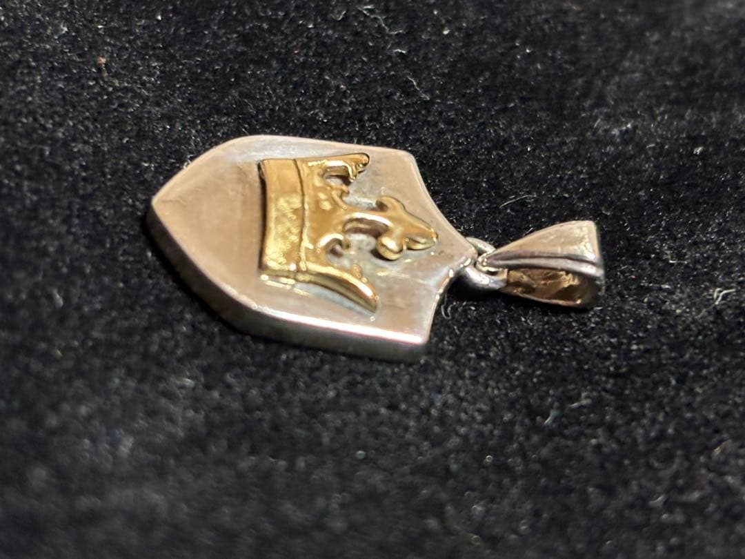 アクセサリー ORDER CHEVRON E CROWN CHARM