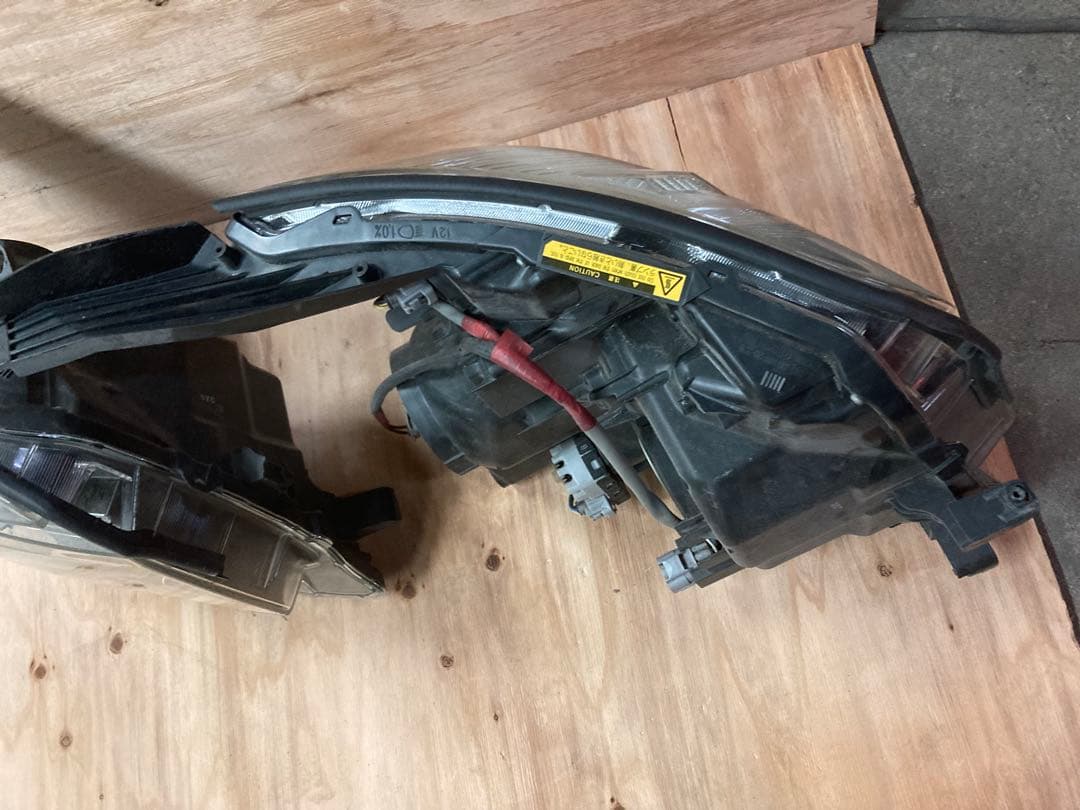 トヨタ70 75ヴォクシー後期ヘッドライト左右　TOYOTA VOXY