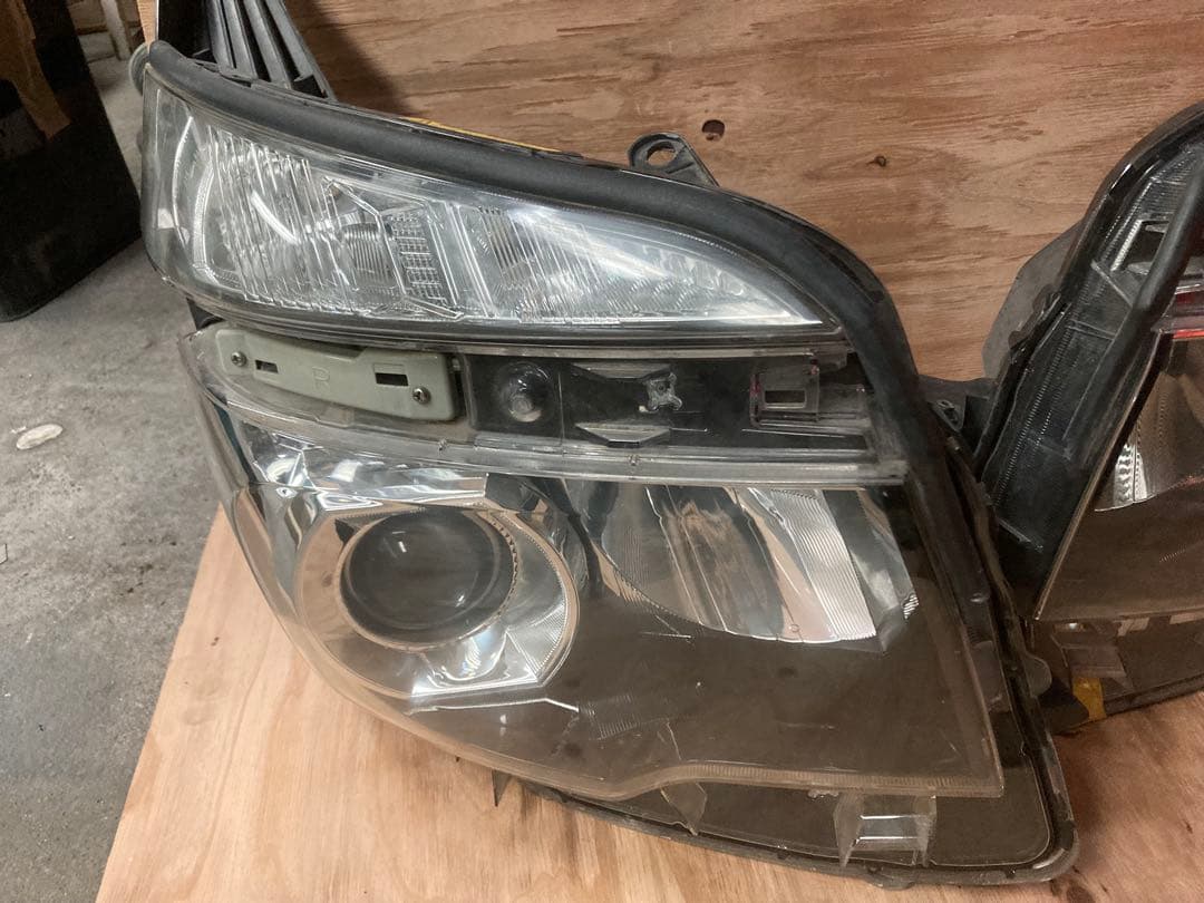 トヨタ70 75ヴォクシー後期ヘッドライト左右　TOYOTA VOXY