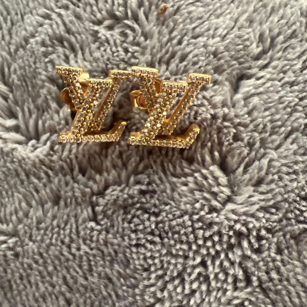 ルイヴィトンピアス両耳用