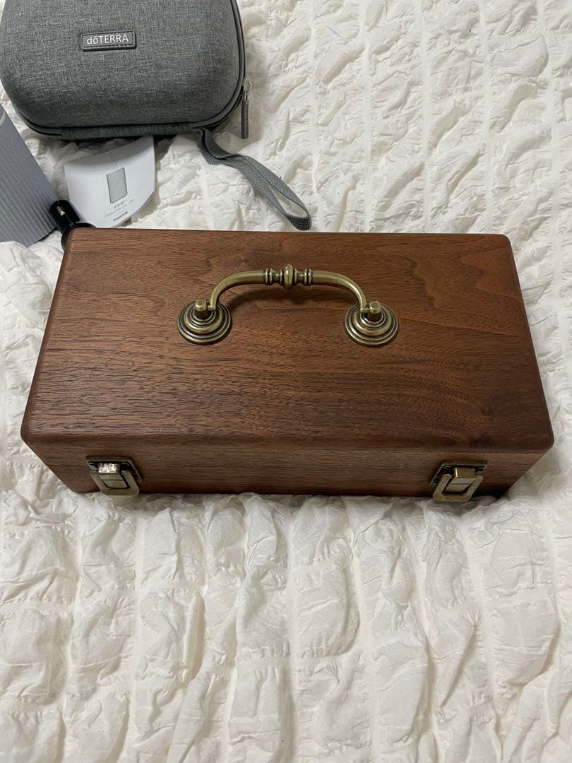 doTERRAエッセンシャルオイル　ケースとディフューザー付き