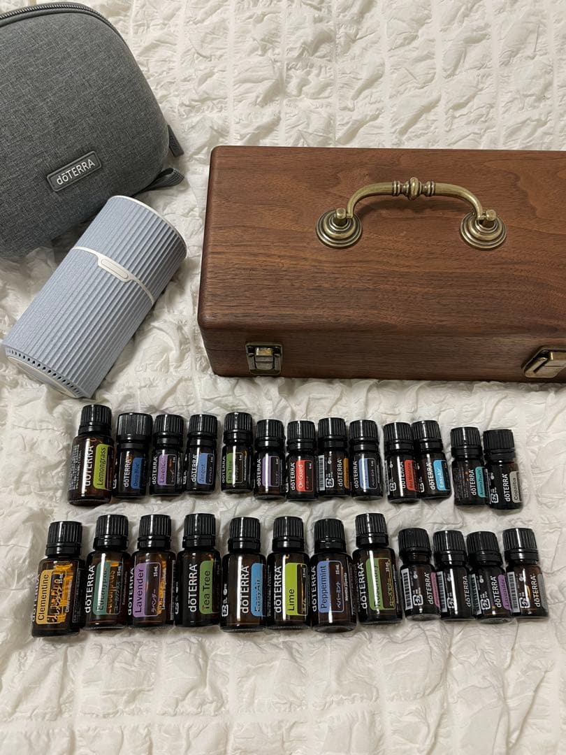 doTERRAエッセンシャルオイル　ケースとディフューザー付き