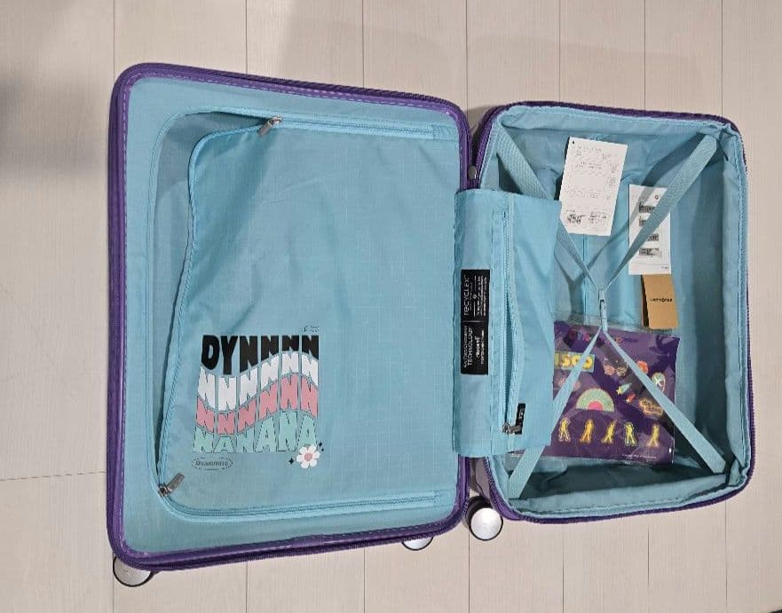 【完売品】BTS　コラボSamsonite RED キャリーケース