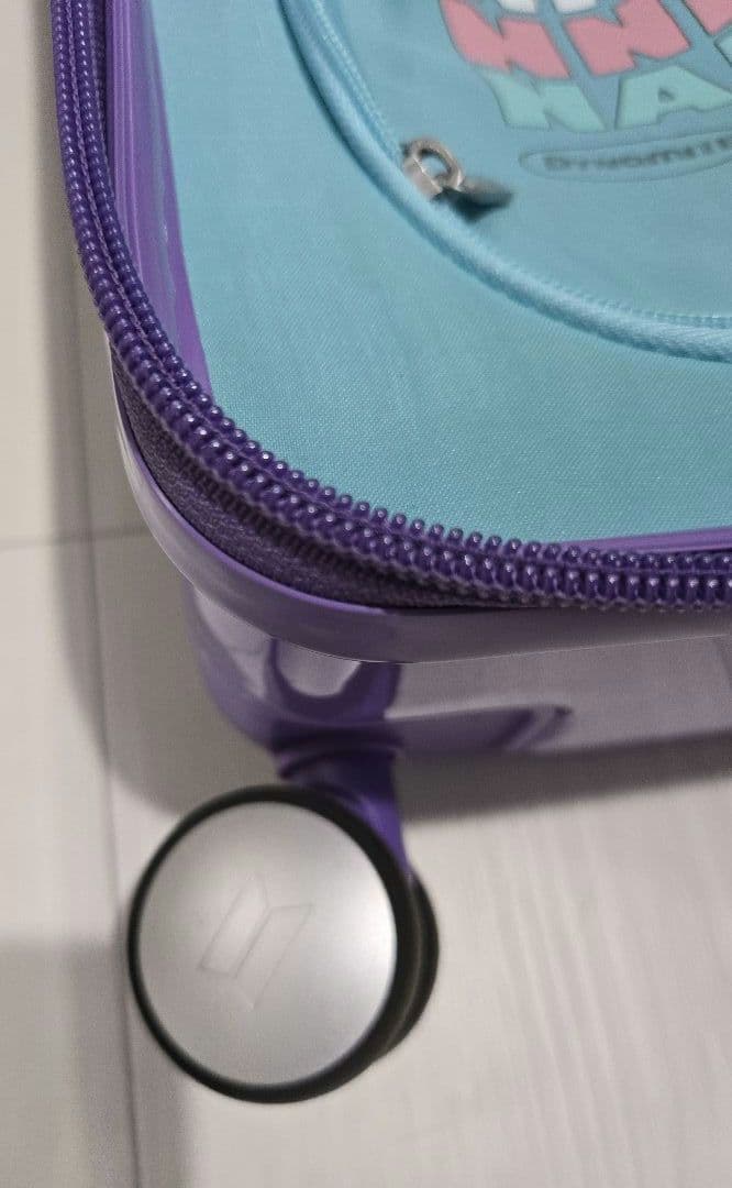 【完売品】BTS　コラボSamsonite RED キャリーケース