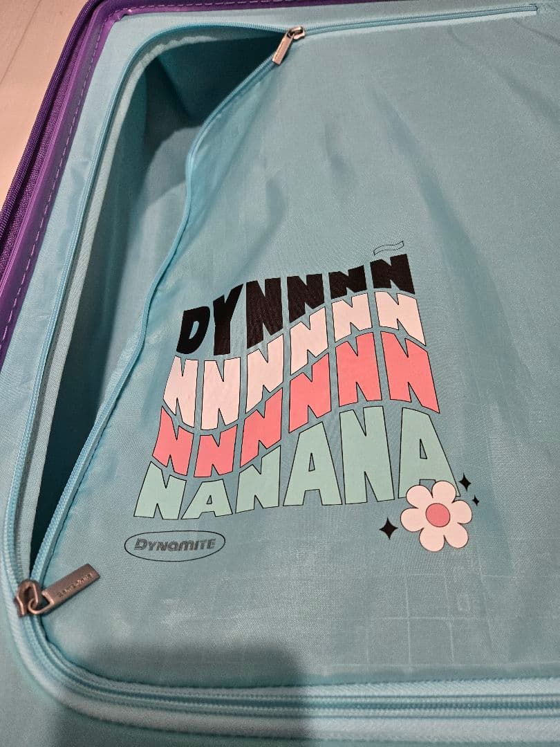 【完売品】BTS　コラボSamsonite RED キャリーケース